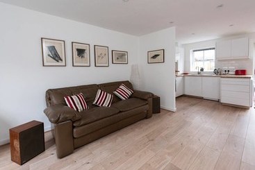 بيت ريفى Sleek & Stylish 2bd Home W/ Office/studio