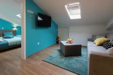ツーリストアパートメント Nelly Apartment