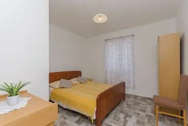 ツーリストアパートメント Apartments Mila Ii
