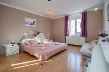 ツーリストアパートメント Apartments Ester