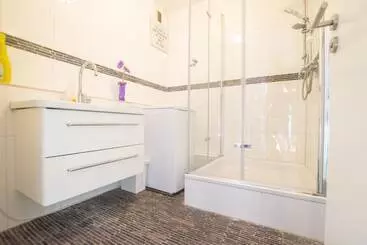 Turistihuoneistot Lovely City House