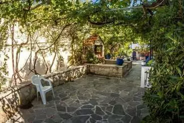 Apartamenty turystyczne Velendzas Holidays