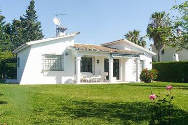 ツーリストアパートメント Villa Andres