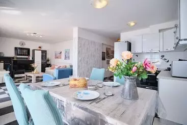 آپارتمان‌های توریست‌ها Seaview Apartment Kia By Litto
