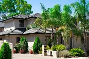Pension European Style House In The Garden Of Eden