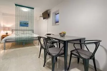 Turistihuoneistot Cezar Luxury Apartment