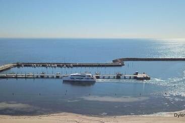 בית מלון כפרי Dylene Caravan Park   2 Br Family Cabin With Air