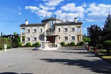 ツーリストアパートメント Mansion With 4 Bedrooms In Congosto, With Enclosed Garden And Wifi