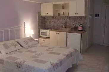 آپارتمان‌های توریست‌ها Christos Studios