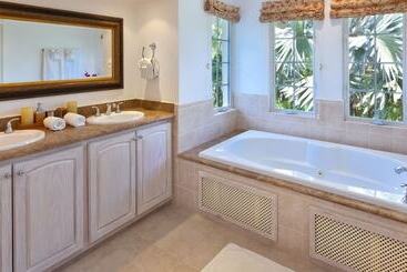 آپارتمان‌های توریست‌ها Villa Rose Of Sharon