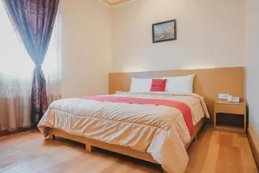 Hotel Reddoorz Plus @ Simpang Gelael Batam 2