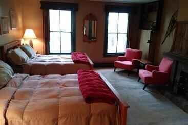 בית מלון כפרי The Inn In Westport