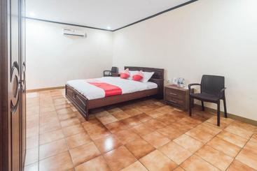 Hotel Oyo 1688 Collin Beach