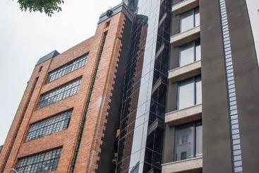 Hotel Cartel House On Loop