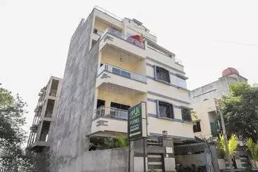 ホテル Uk Service Apartment By Oyo Rooms