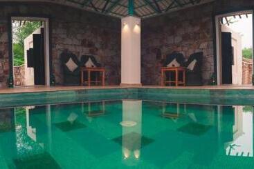 Resort Trees N Tigers Luxury Wildlife Lodge