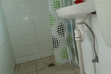 Tropicana Motel & Backpackers