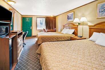 בית מלון כפרי Knights Inn Sterling Heights