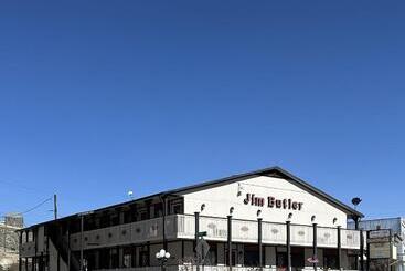모텔 Jim Butler Inn & Suites