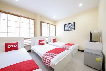 هتل Aoi Apartment By Oyo Rooms