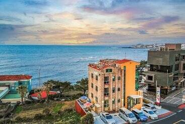 Jeju Aewol Pension On The Sea