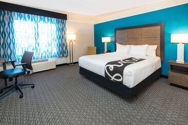 Отель La Quinta By Wyndham Tampa Brandon Regency Park