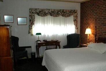 Otel Lamies Inn & The Old Salt Tavern