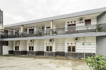 Hotel Oyo 2227 Raka Residence Syariah