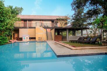 Hotel Monaara Leisure Anuradhapura