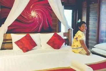 Chivaree And Resort
