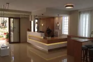 アパートホテル Kallitsakis Beach