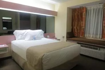 فندق Cedar Bluff Inn