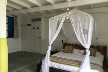 تختخواب و صبحانه Nos Kasa