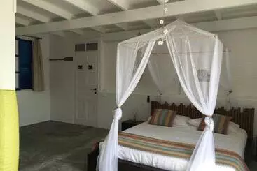 تختخواب و صبحانه Nos Kasa