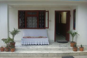 پانسیون Nirvaan Guest House