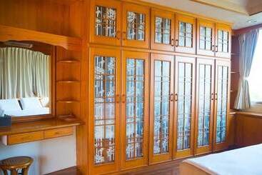 پانسیون Pine Garden Family Villa