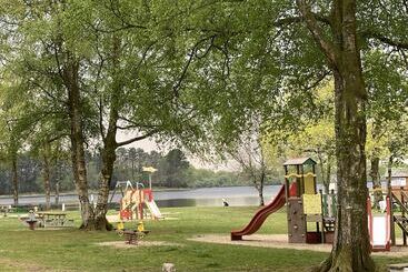 ホテル Camping Le Lac O Fées