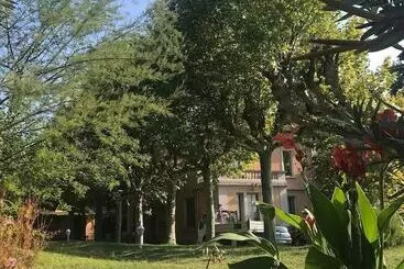 Mökkimajoitus Villa Castel Maison Table D Hôtes & Jardin Refuge De Biodiversité