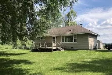 Turistlejligheder 3 Bedroom Lakefront House