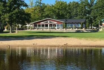 בית מלון כפרי Tingsryd Resort