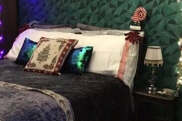 관광객 아파트 Two Bedroom Victorian Flat In The Centre Of Port Glasgow Close To All Amenities