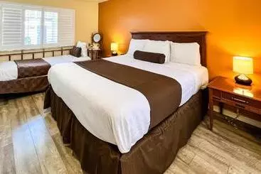 هتل The Old West Inn