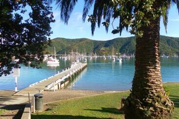 Beachside Sunnyvale Motel