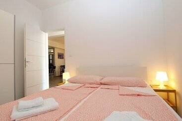 آپارتمان‌های توریست‌ها Apartments Mario 1401