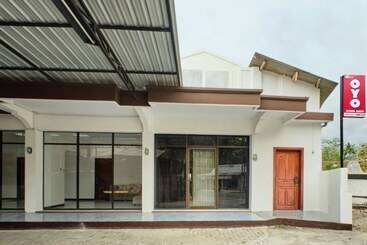 Hotell Oyo 2519 Mayang Garini