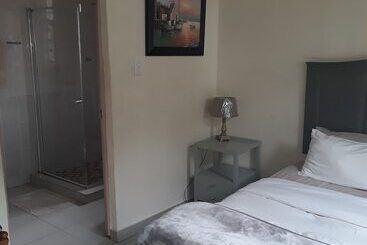 ベッドアンドブレックファースト Cyrildene Lodge