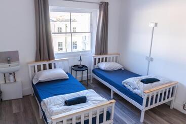 Urbany Hostel London 18 40 Years Old