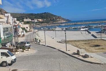 Appartamenti turistici Cozy Home Close To Old Port Sea Front & Parking