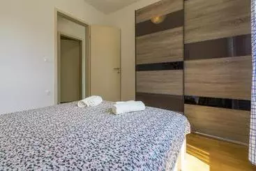 ツーリストアパートメント Apartments Mb