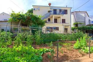 Turistihuoneistot Apartment Iva